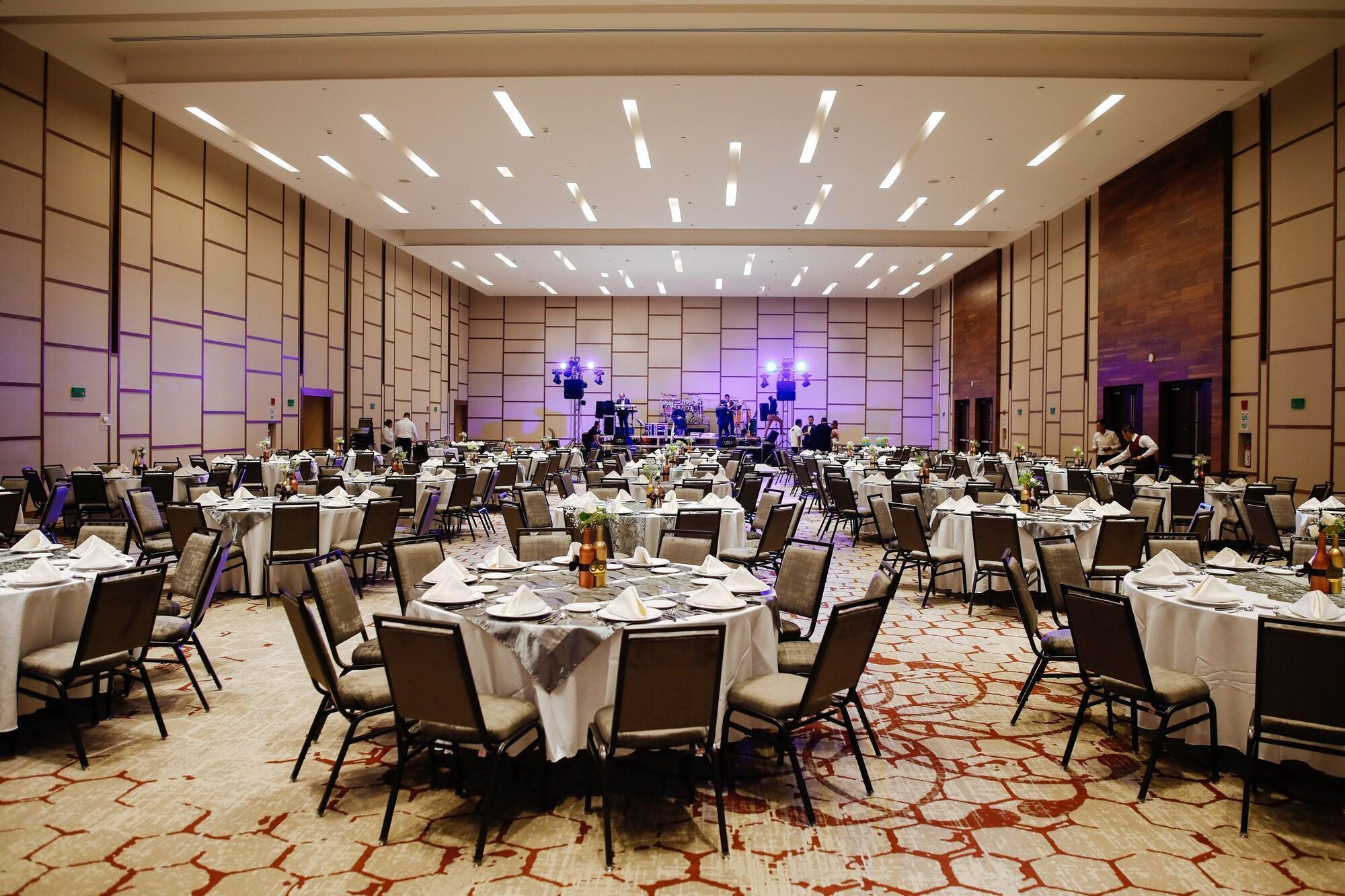 Doubletree By Hilton Celaya Celaya  Ngoại thất bức ảnh