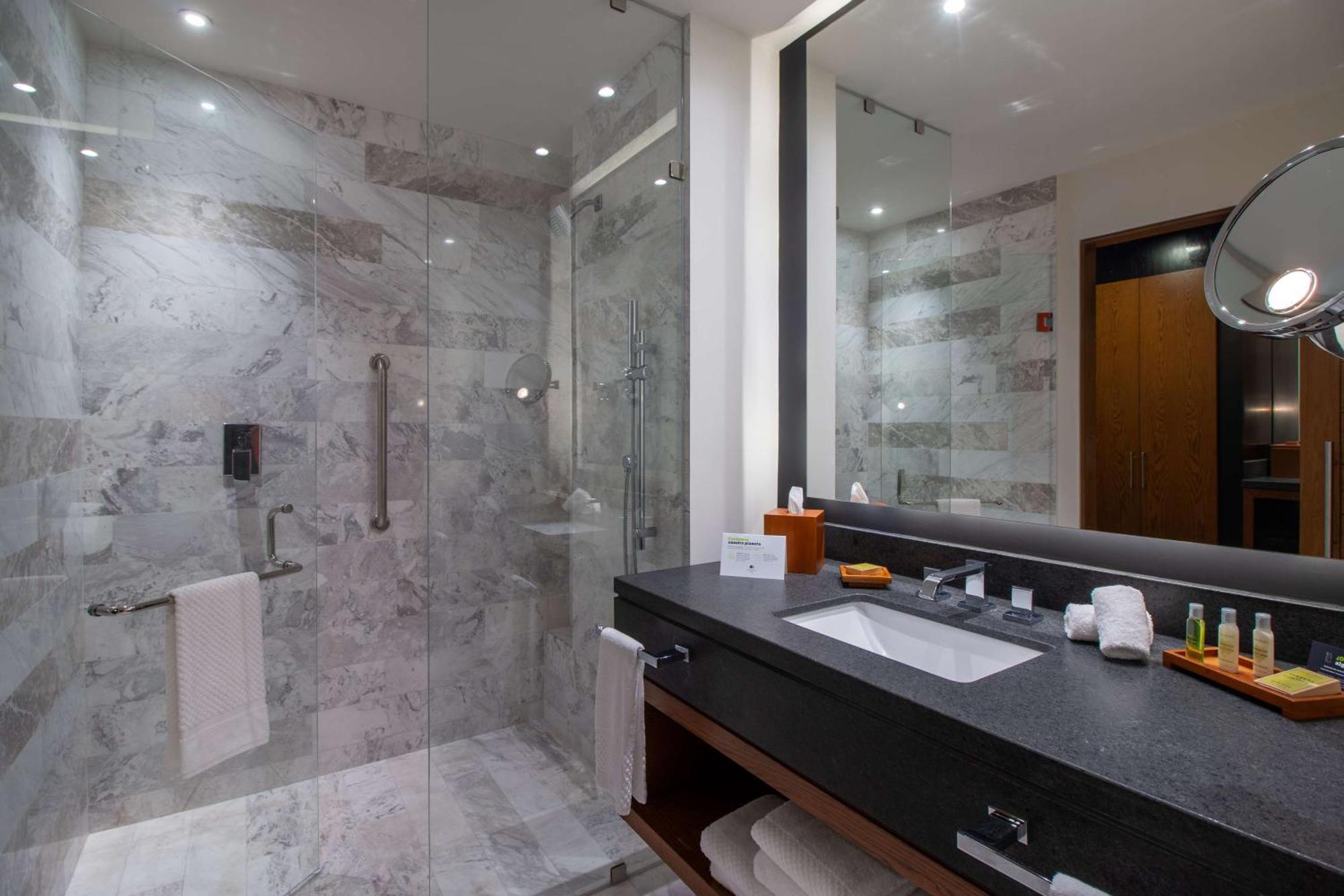 Doubletree By Hilton Celaya Celaya  Ngoại thất bức ảnh
